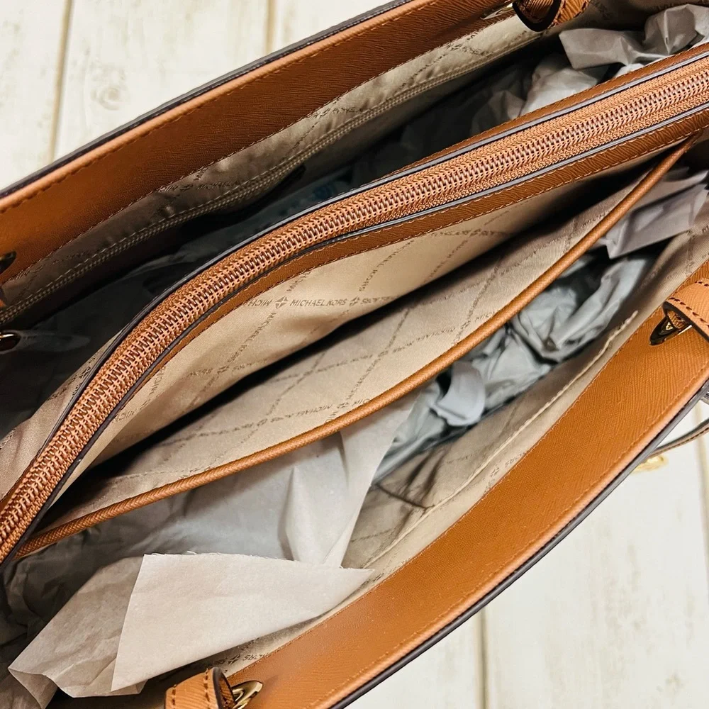 Michael Kors Signature Logo Walsh Medium Tote Vanilla Brown Shoulder Bag - Picture 8 of 12